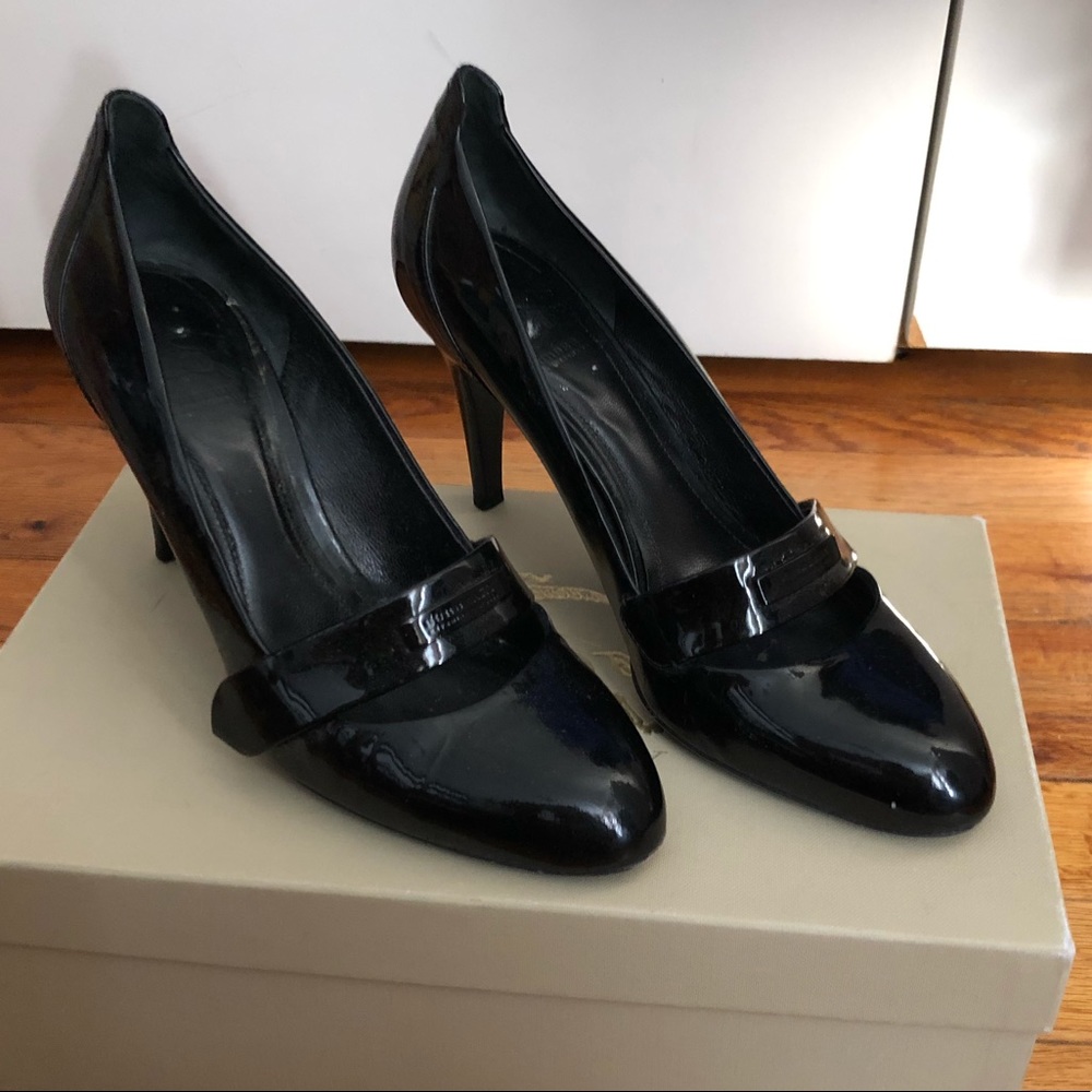 Burberry black patent leather pumps!!